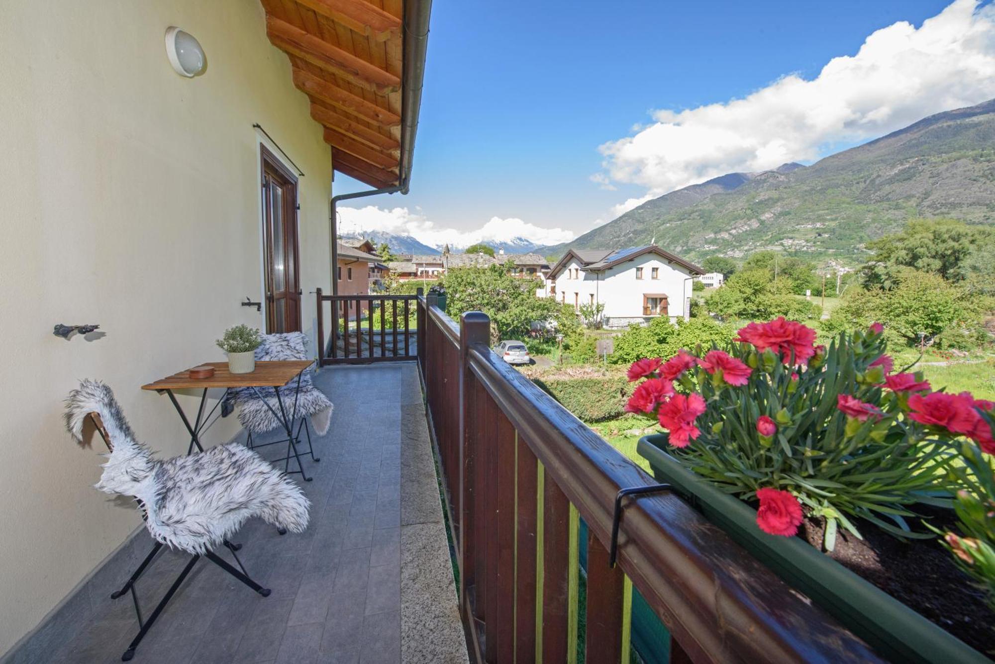 "The Mountain B&B" - Ski, Mtb & Beautiful View - Private Parking Aosta Exterior photo